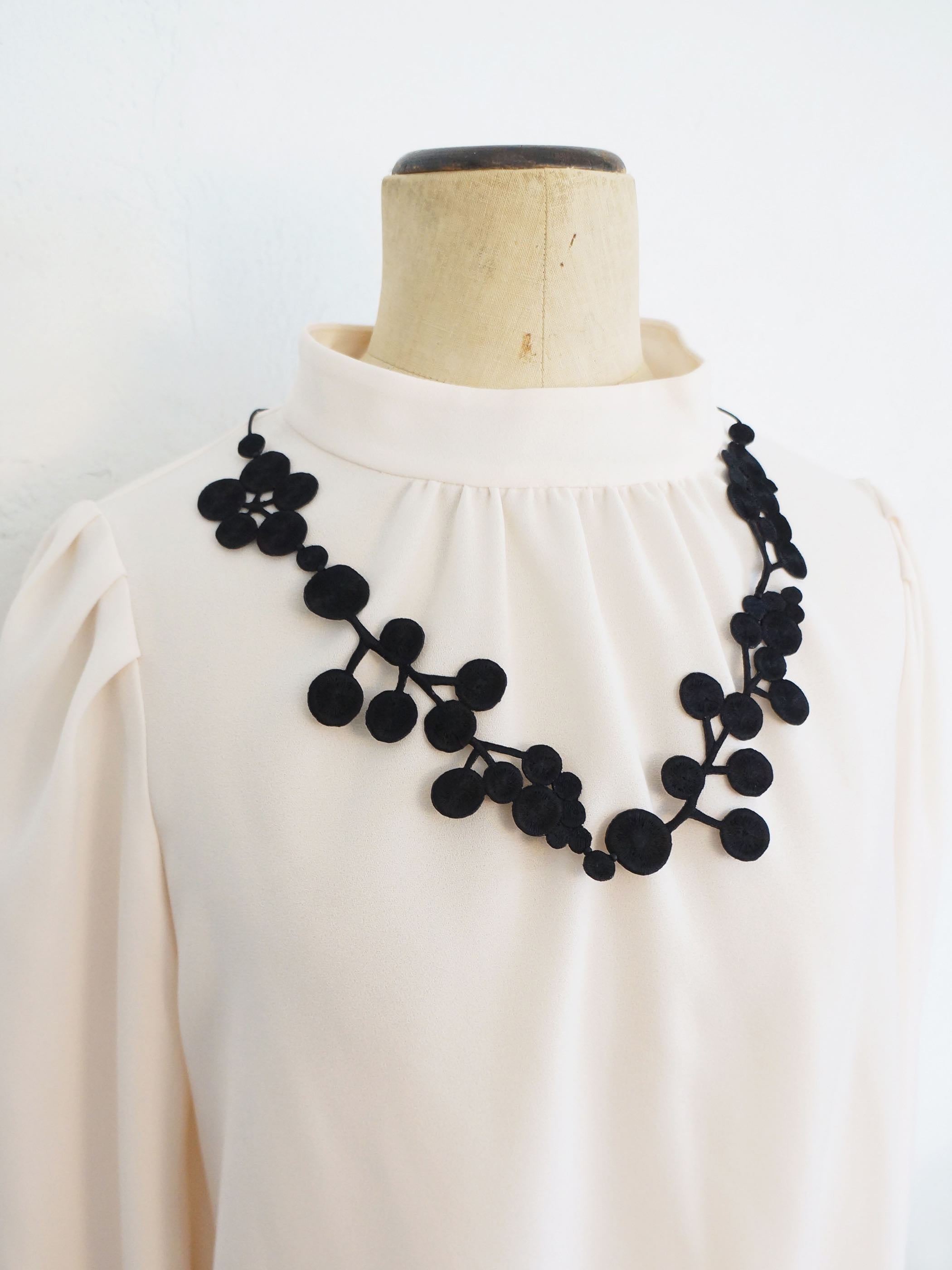 刺繍ネックレス