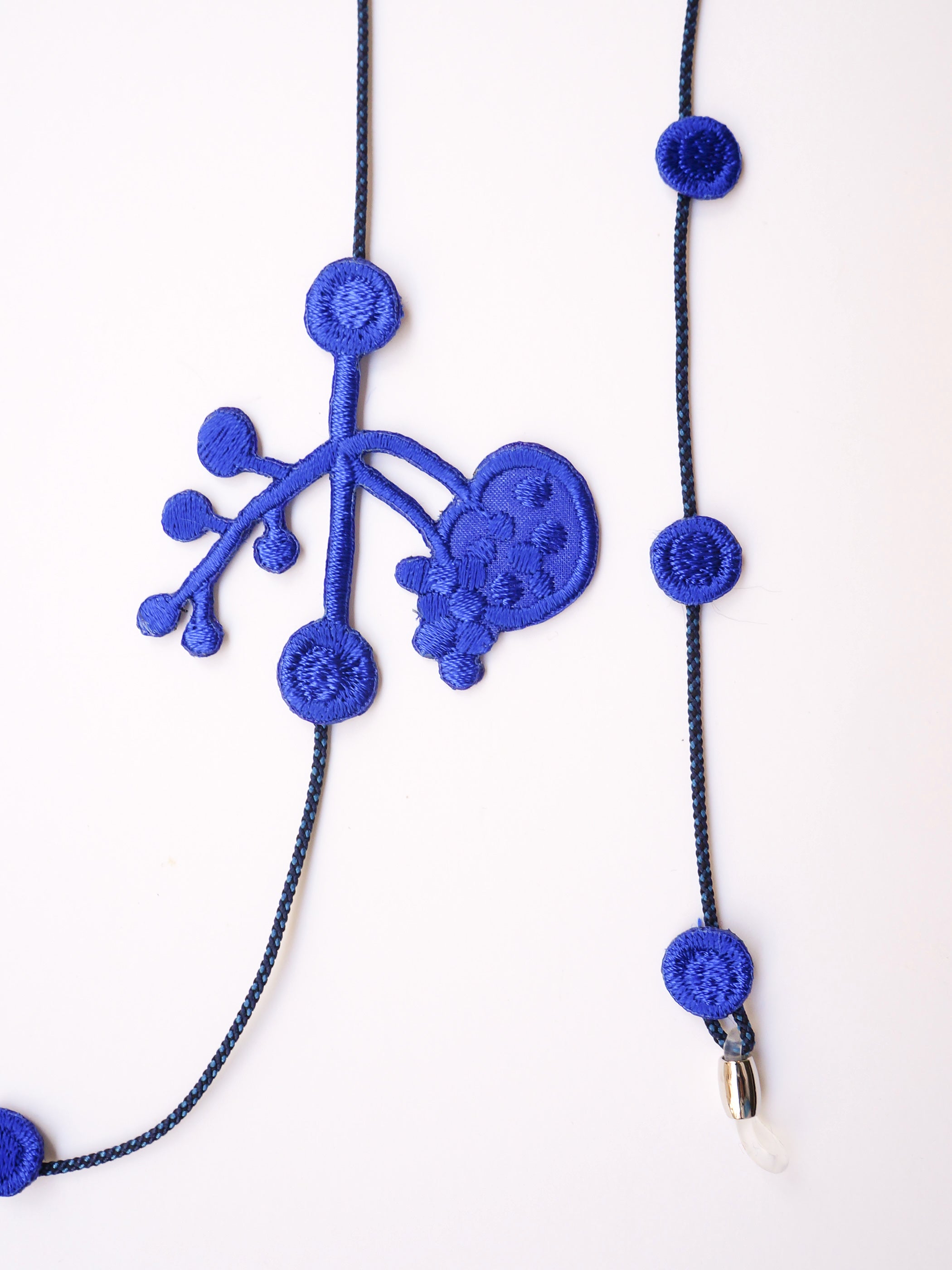 刺繍メガネストラップ