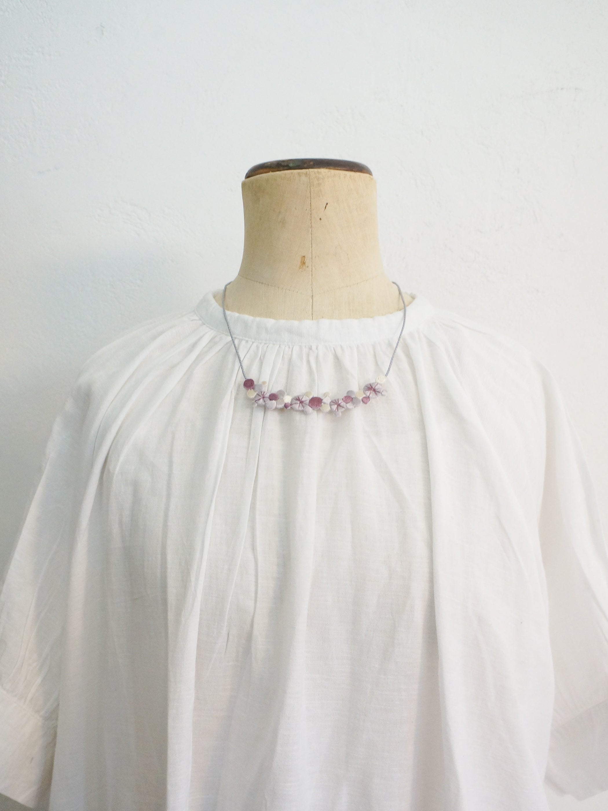 刺繍ネックレス