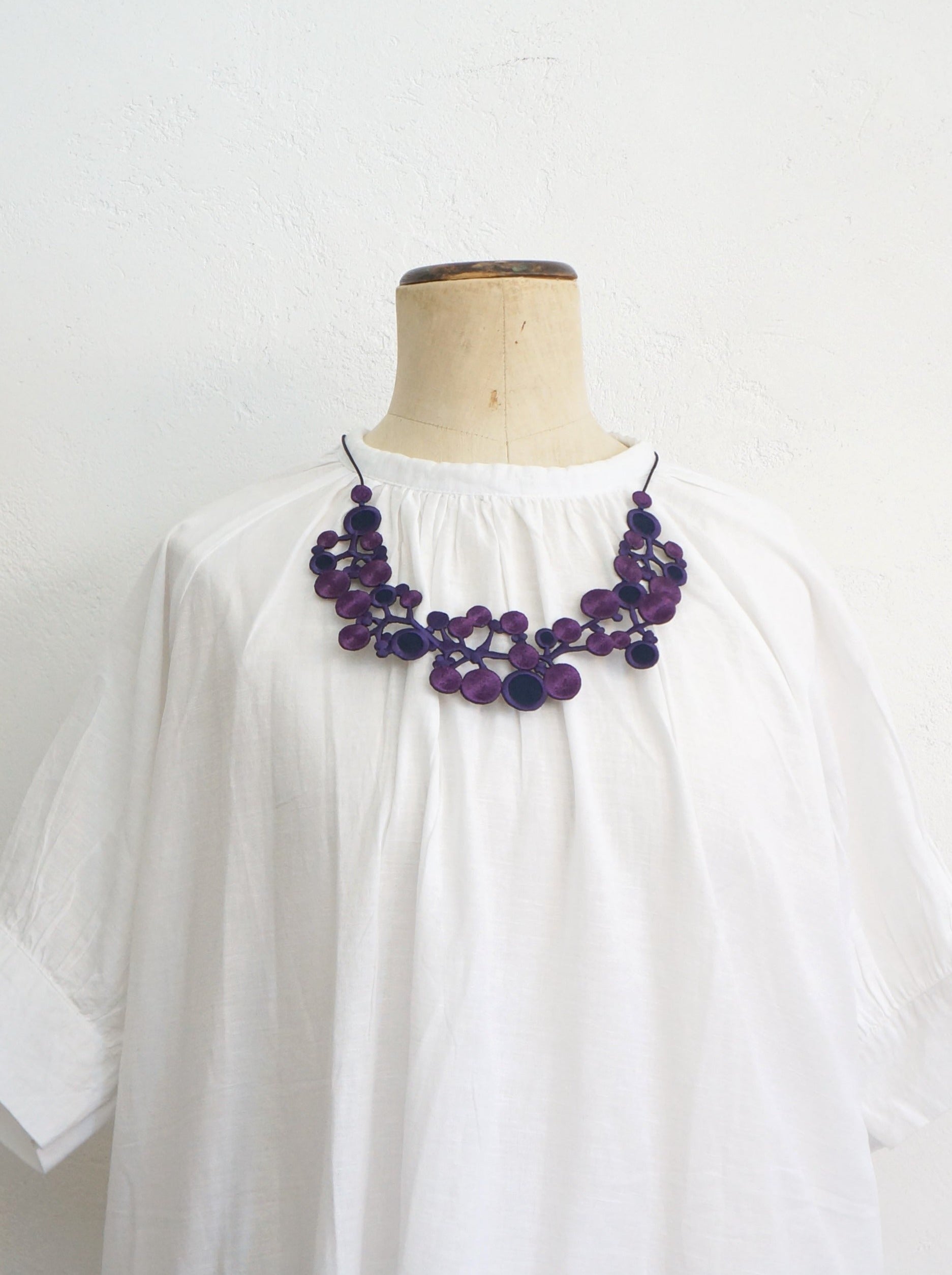 刺繍ネックレス