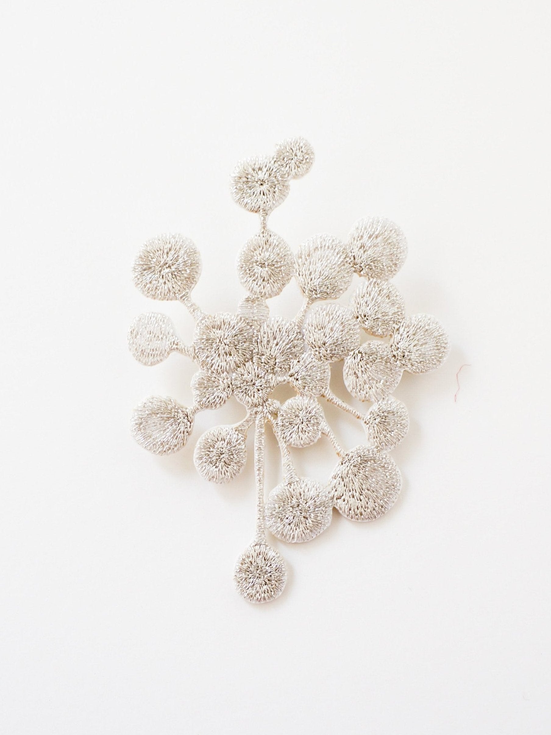 刺繍ブローチ