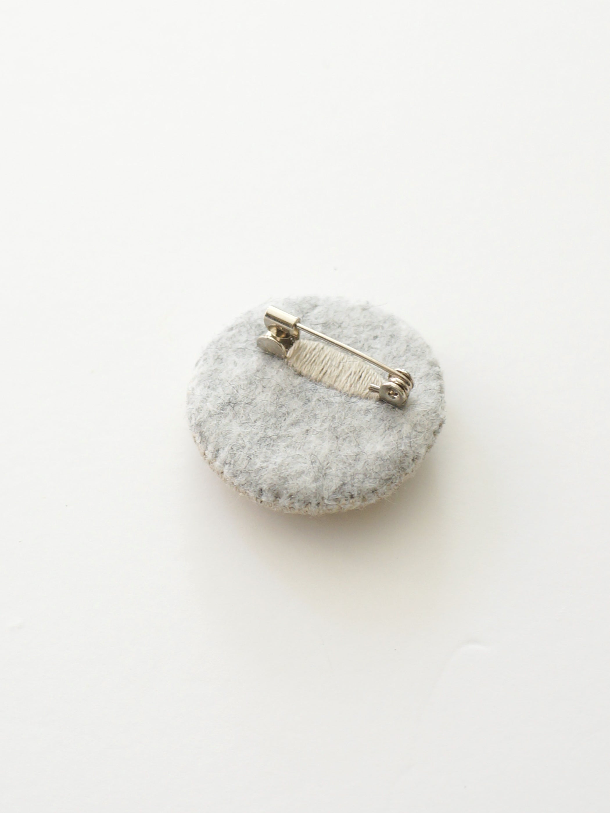 刺繍ブローチ