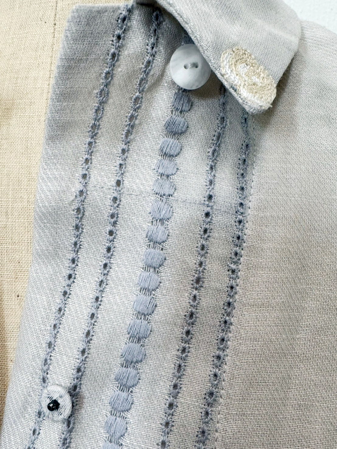 EMBROIDERY BLOUSE