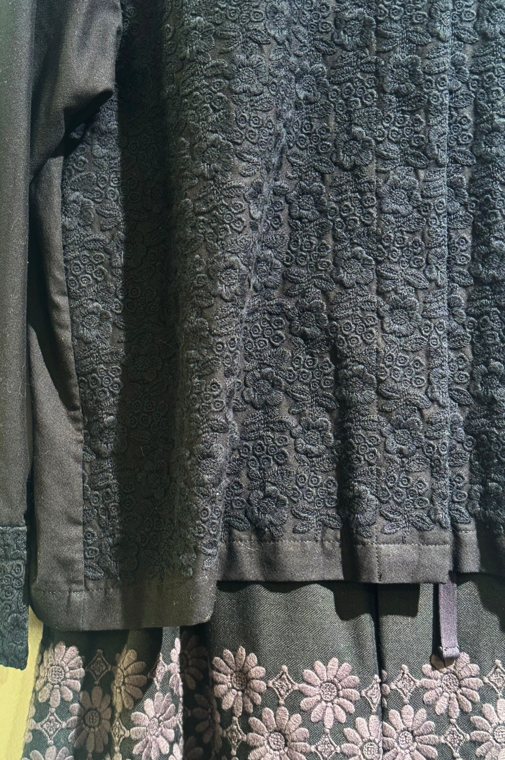 EMBROIDERY BLOUSE / BLACK*BLACK