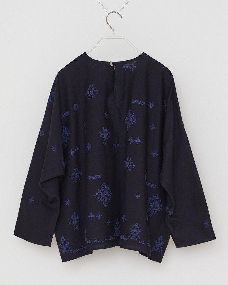 EMBROIDERY BLOUSE