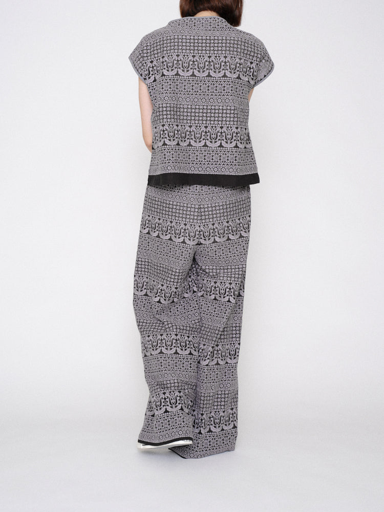 EMBROIDERY SLEEVELESS TOPS