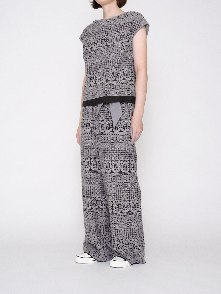 EMBROIDERY SLEEVELESS TOPS