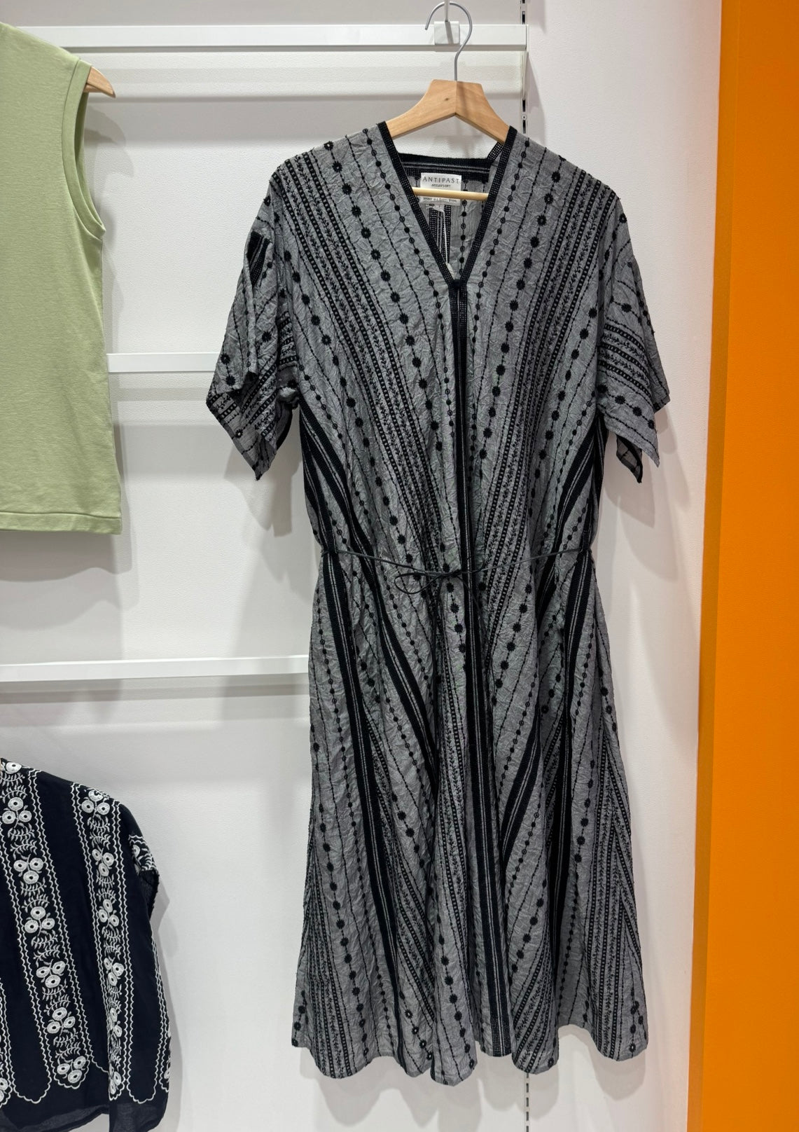 EOP250 / EMBROIDERY DRESS