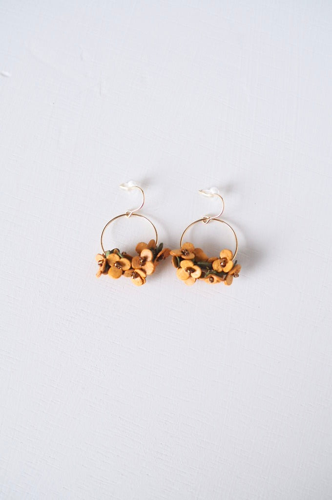 革花ブーケのフープピアス/イヤリング