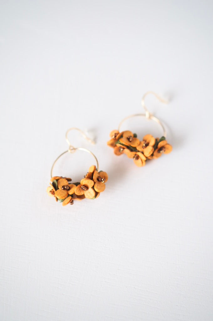 革花ブーケのフープピアス/イヤリング