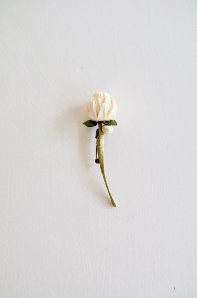 革の花蕾 bouton ブローチ