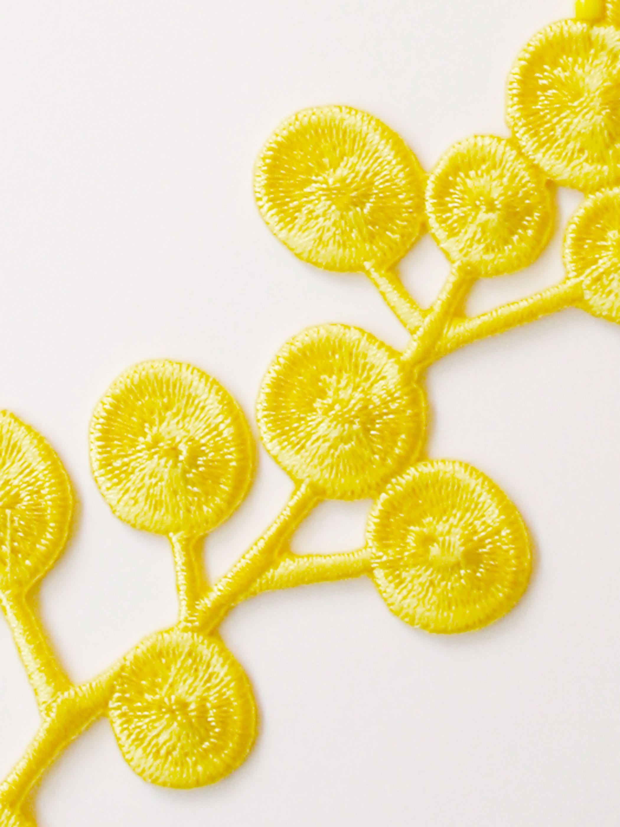 刺繍ネックレス