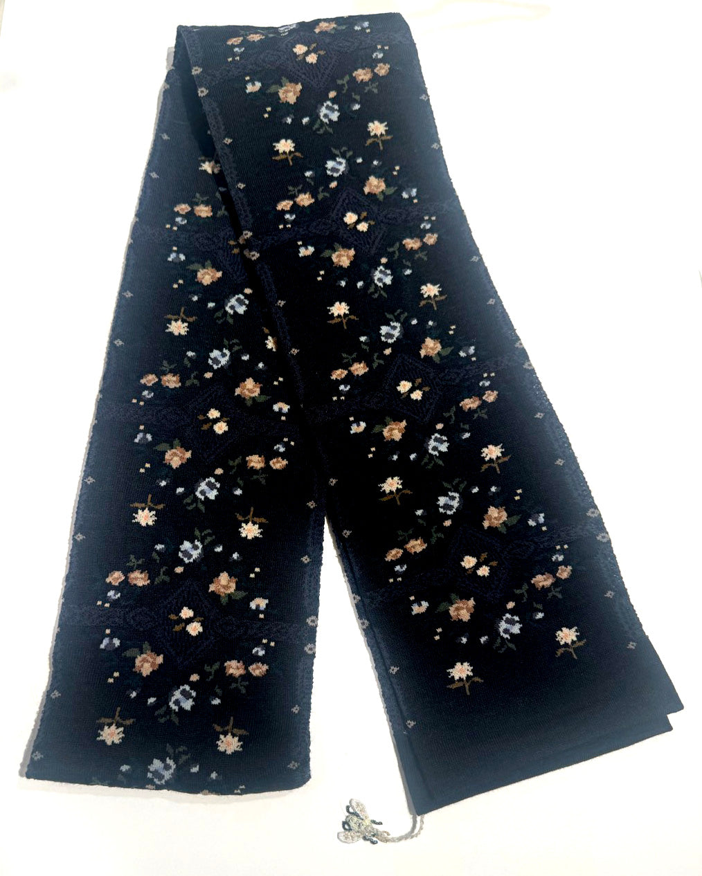 SOCK KNIT MUFFLER / M46-809 / ROSE WALL(蜂モチーフ付) CREAM