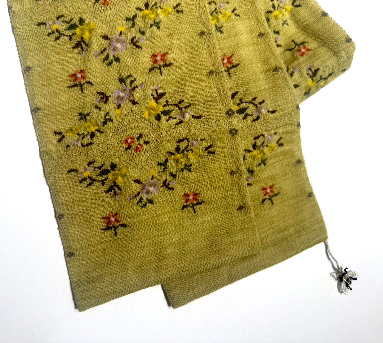 SOCK KNIT MUFFLER / M46-809 / ROSE WALL(蜂モチーフ付) CREAM