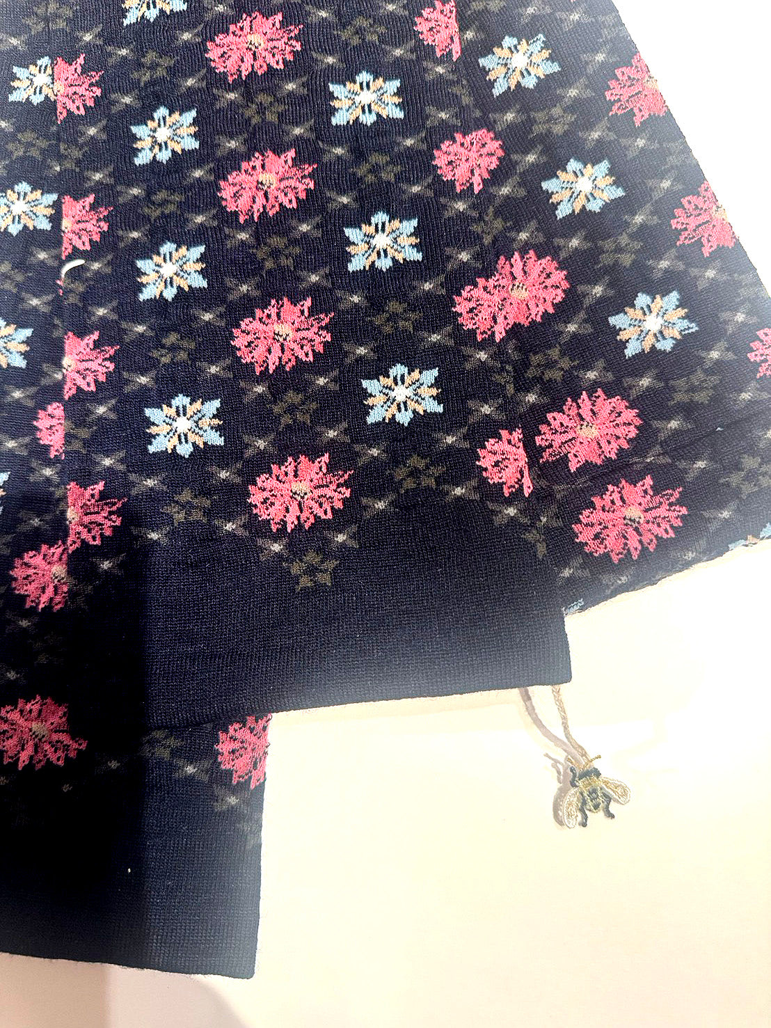 SOCK KNIT MUFFLER / KALEIDOSCOPE / M46-807(蜂モチーフ付)