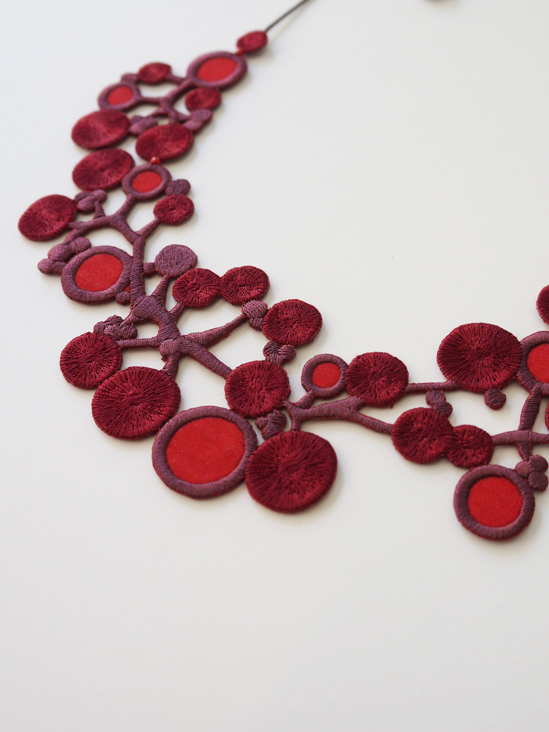 刺繍ネックレス