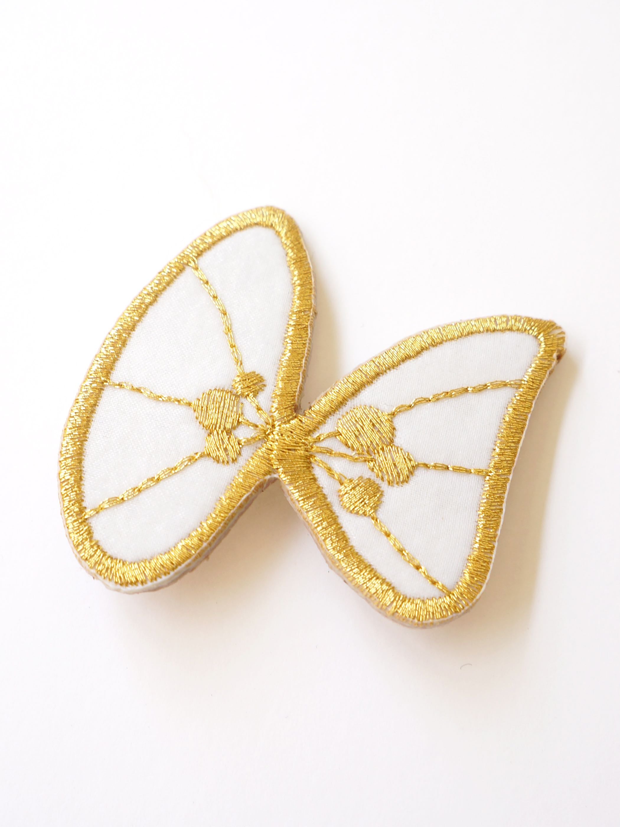 刺繍ブローチ