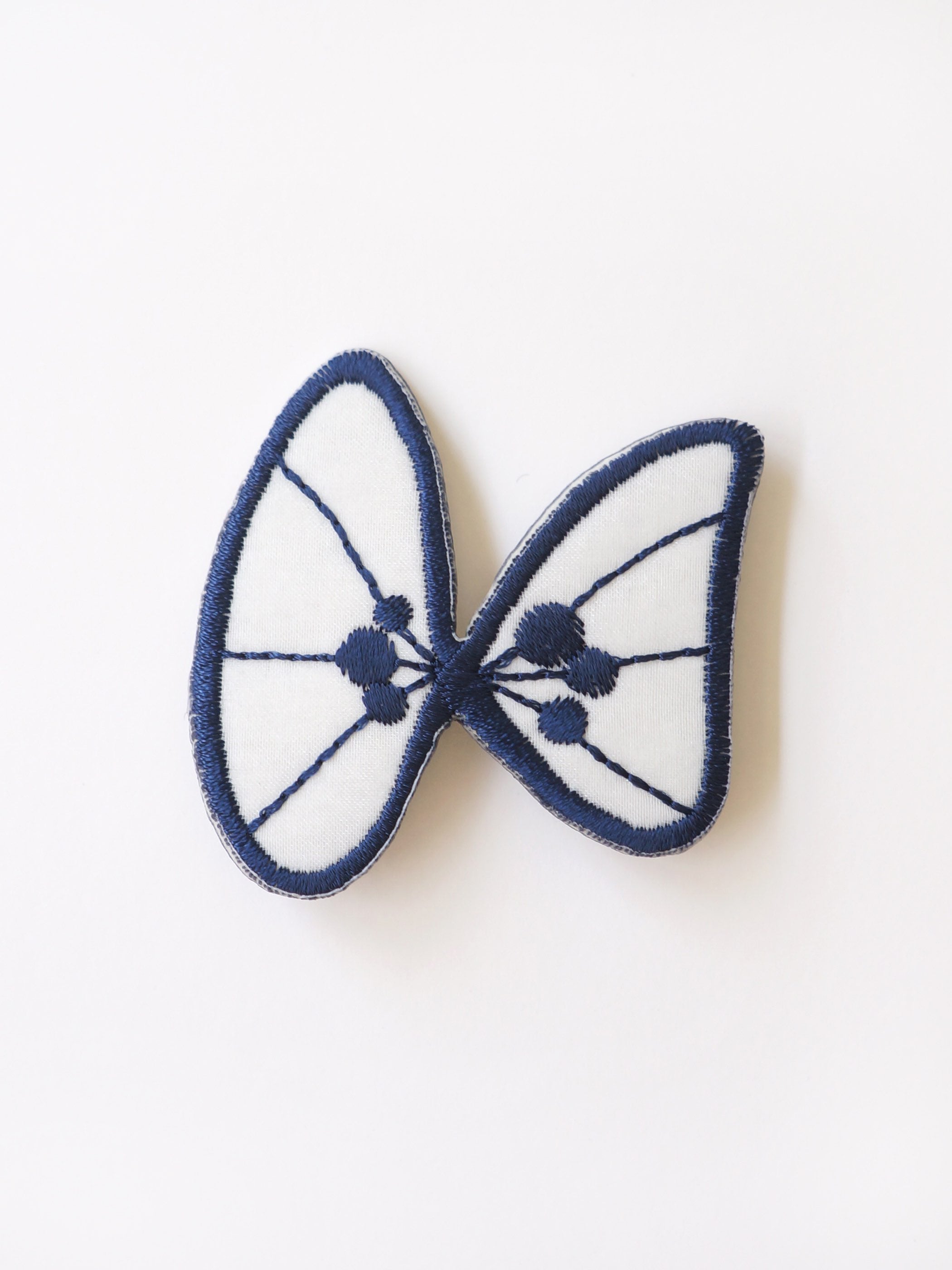 刺繍ブローチ