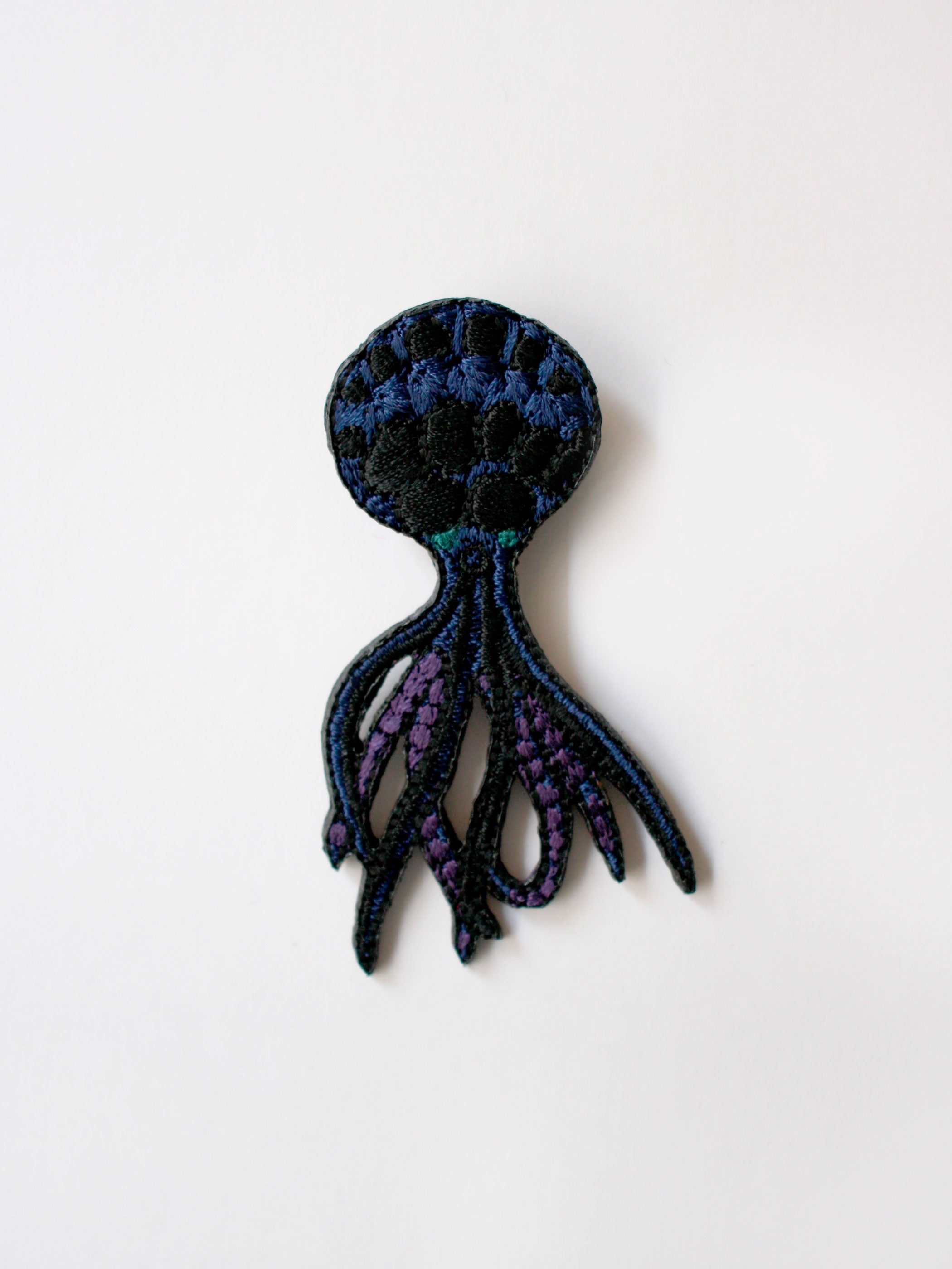 刺繍ブローチ