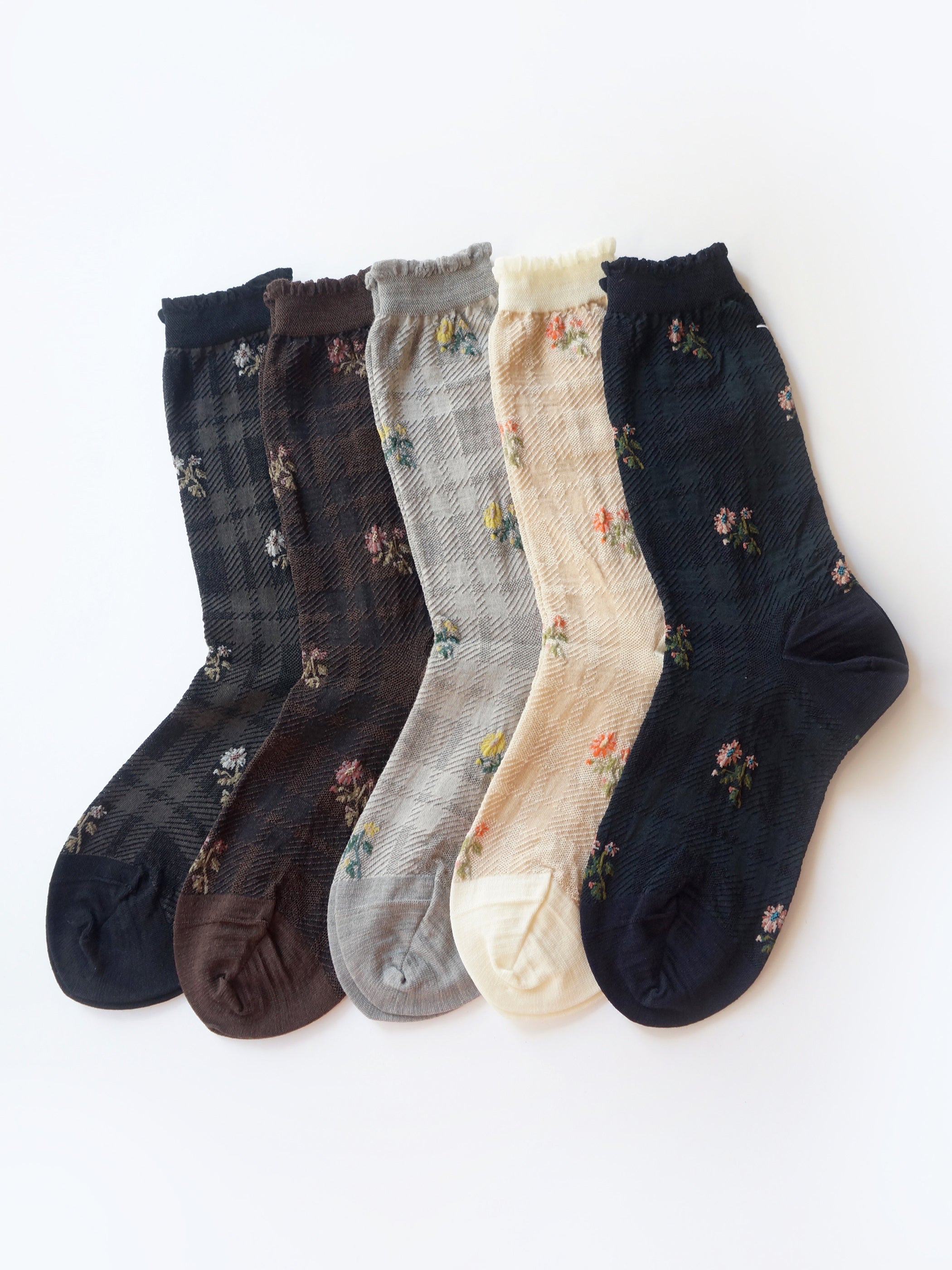 FLOWERS ON CHECK SOCKS