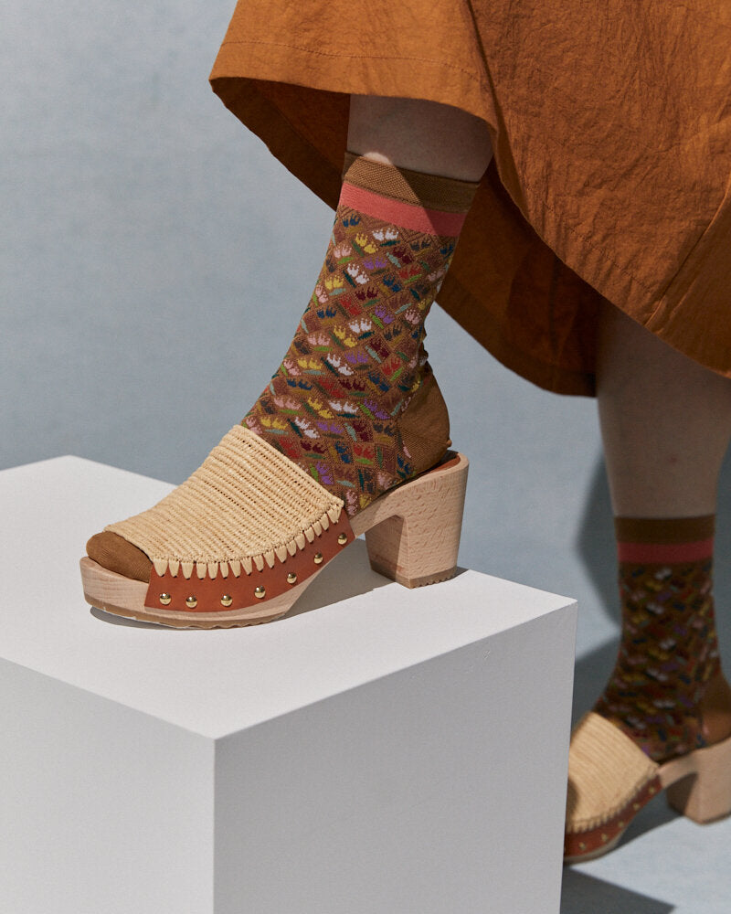 【NEW】AM-814 / DANCING TULIPS SOCKS