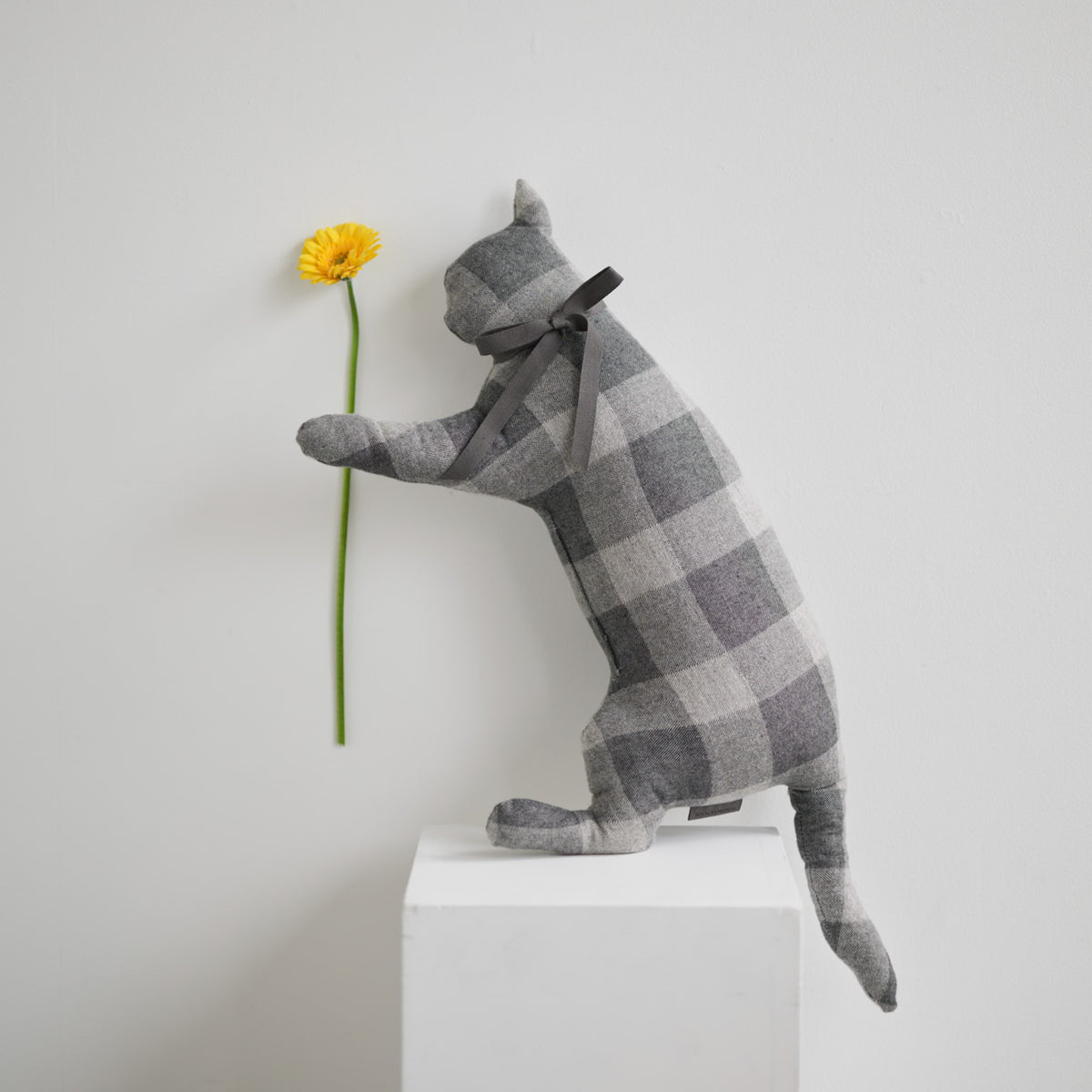 《LOOM & SPOOL》FabCat VENT Cat Cushion