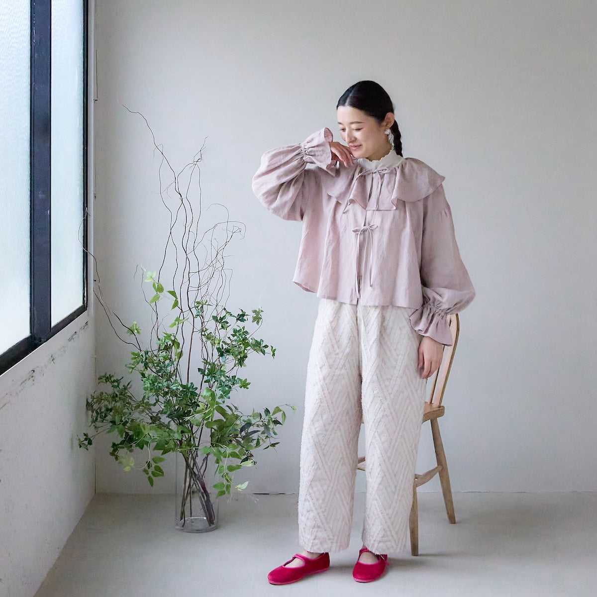 《atelier emaü》フリルビッグカラーブラウス