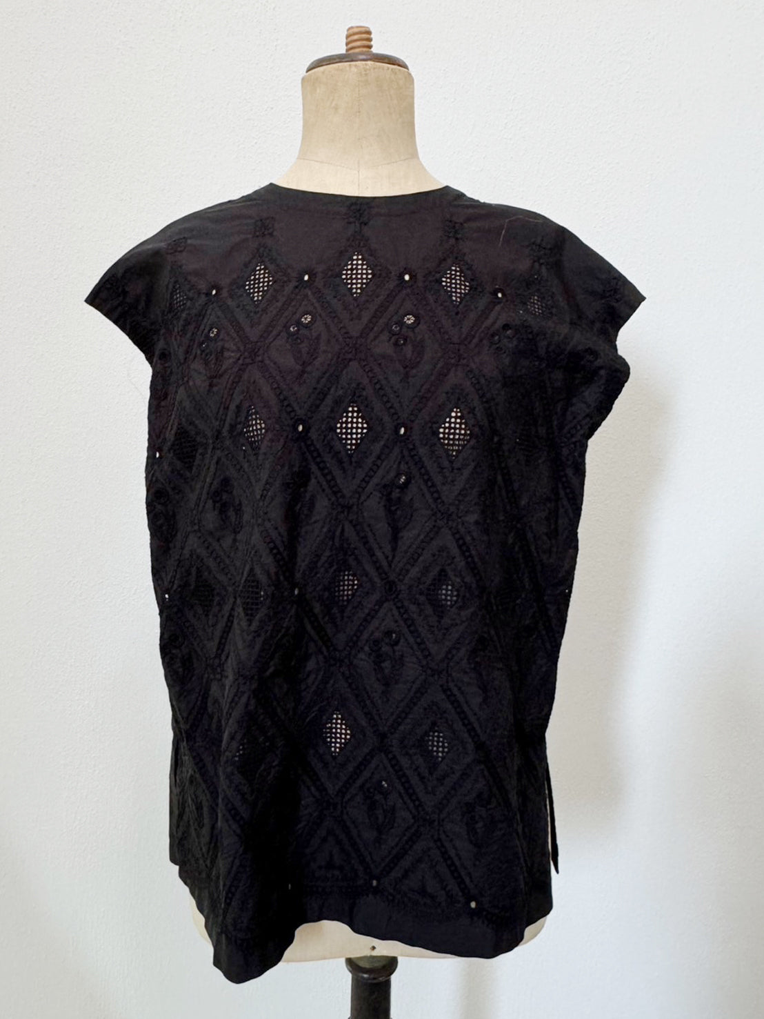 Garment-dyed Sleeveless Tops