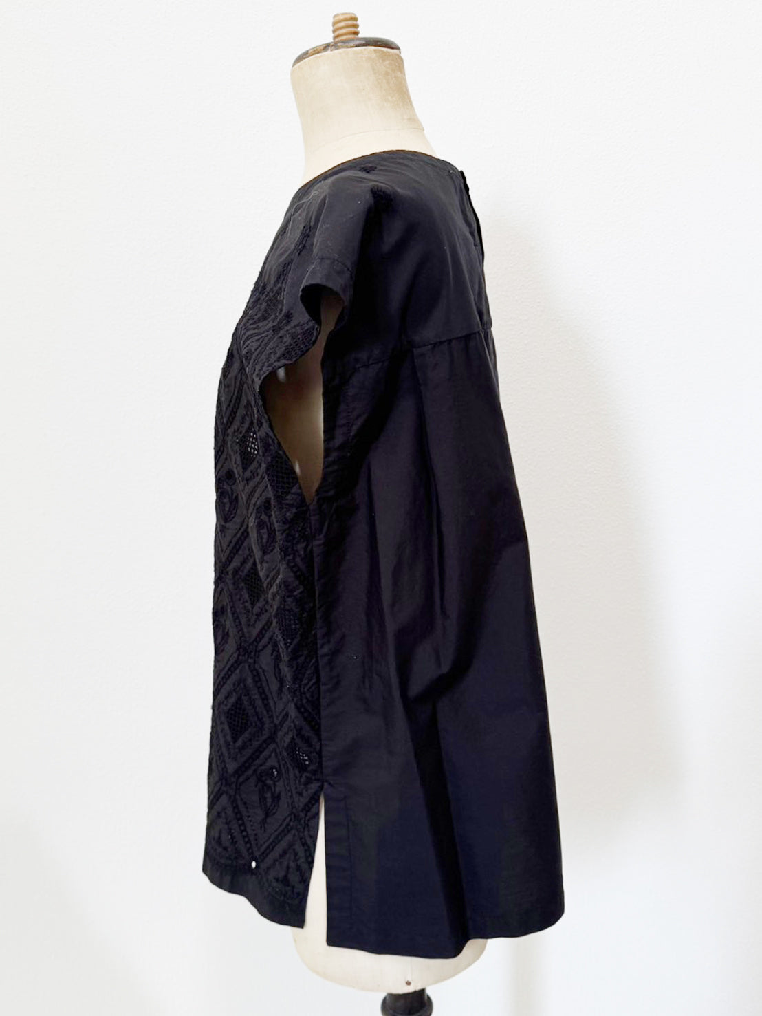 Garment-dyed Sleeveless Tops