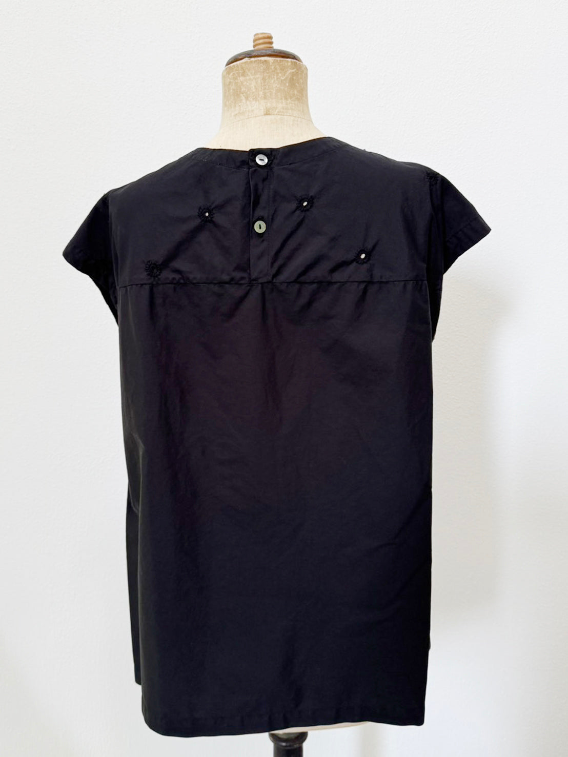 Garment-dyed Sleeveless Tops