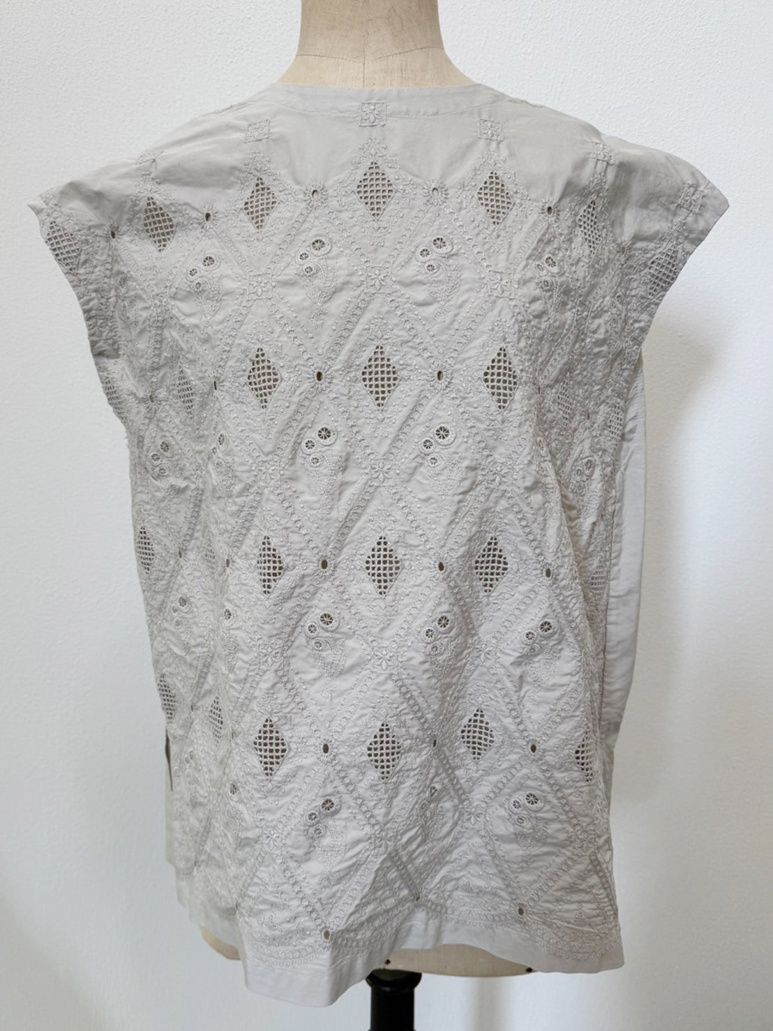 Garment-dyed Sleeveless Tops
