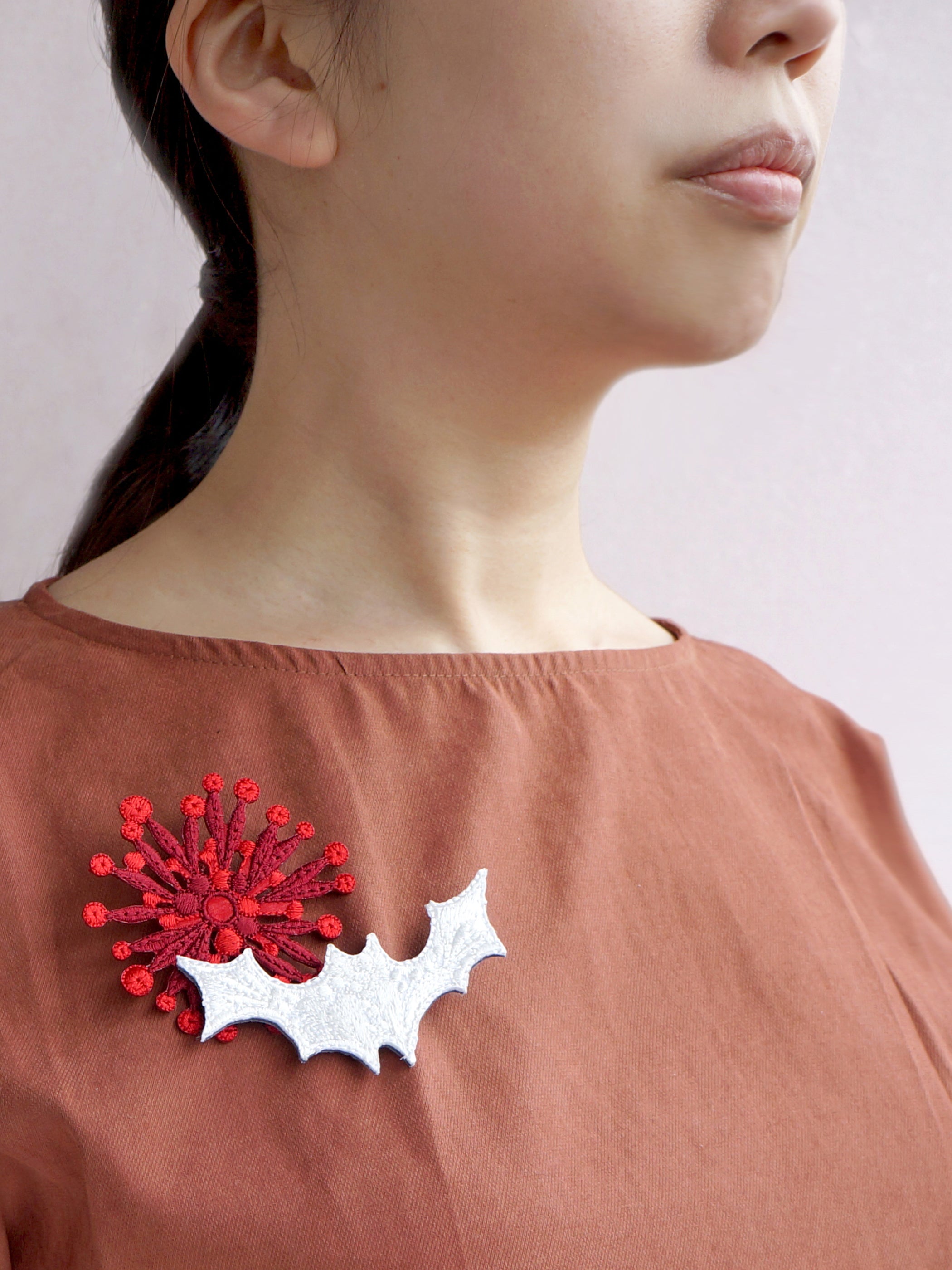 刺繍ブローチ