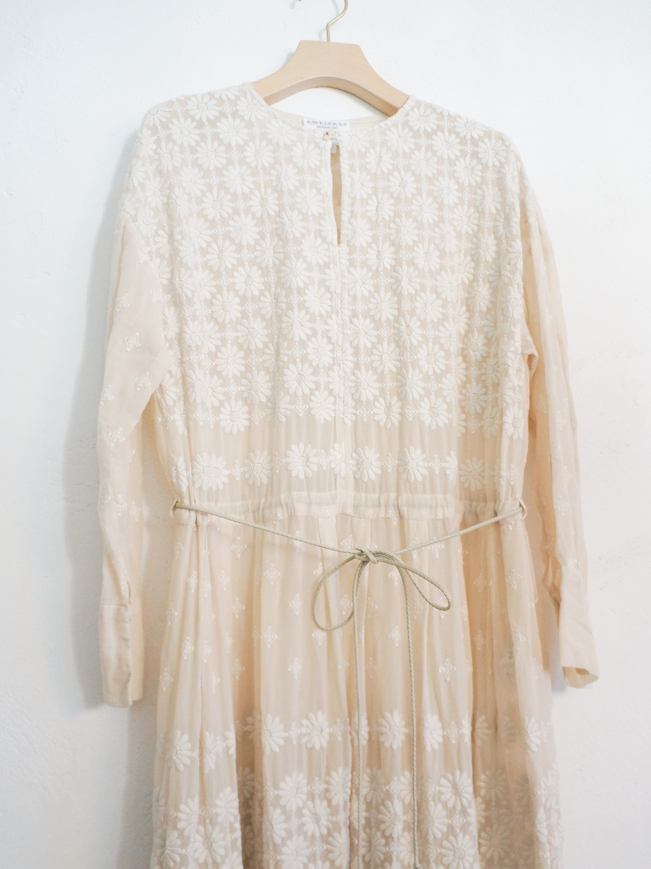 GARMMENT-DYED EMBROIDERY DRESS IVORY