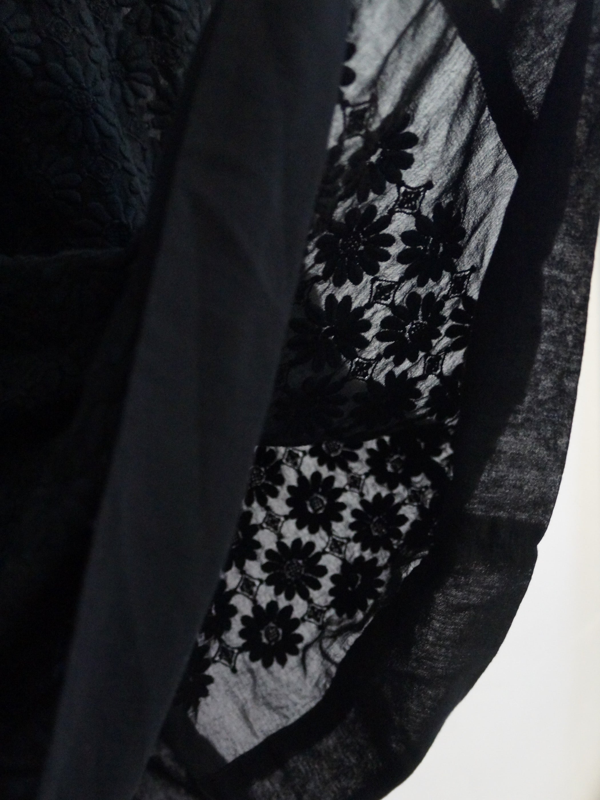 GARMMENT-DYED EMBROIDERY DRESS BLACK