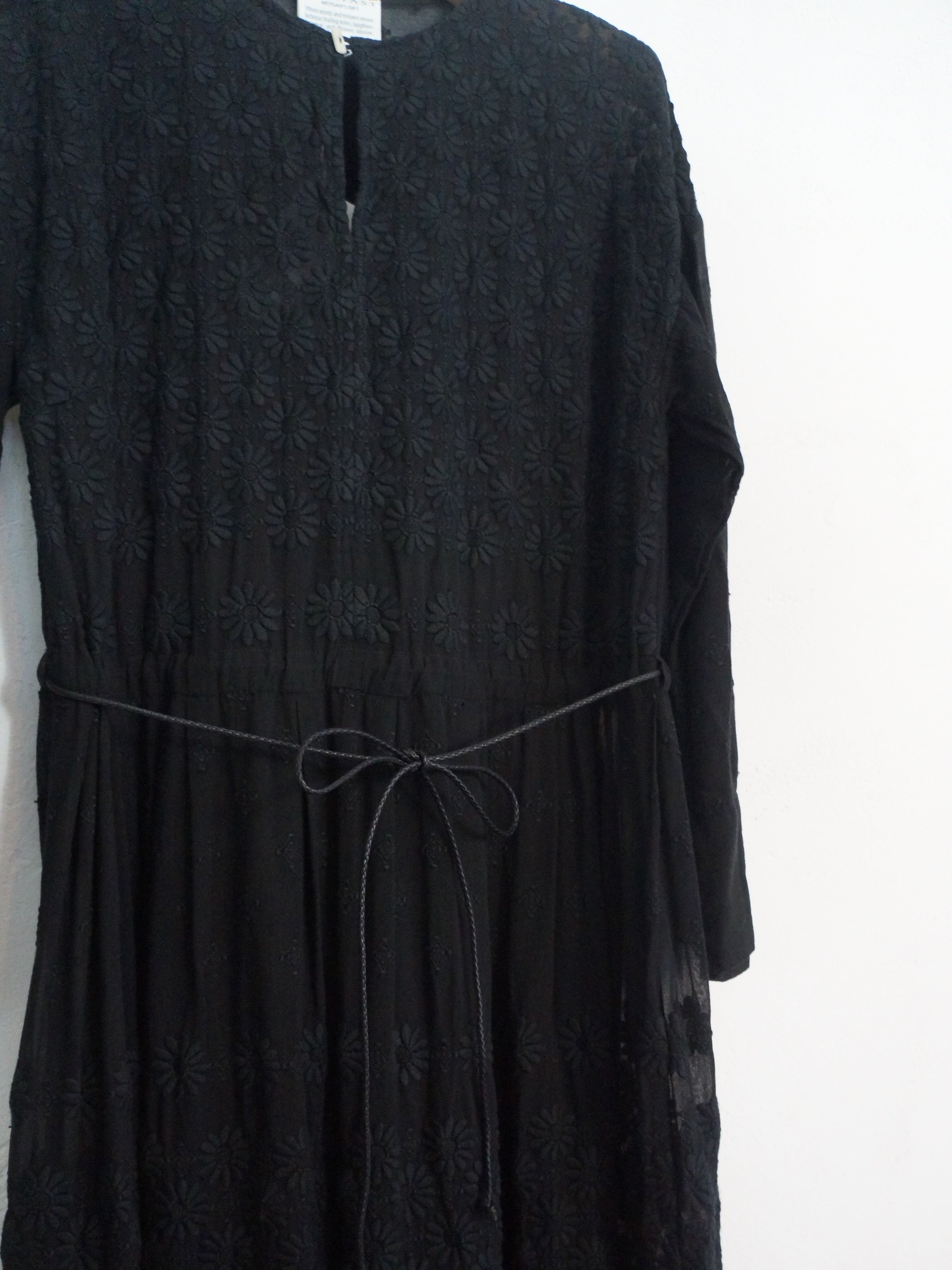 GARMMENT-DYED EMBROIDERY DRESS BLACK