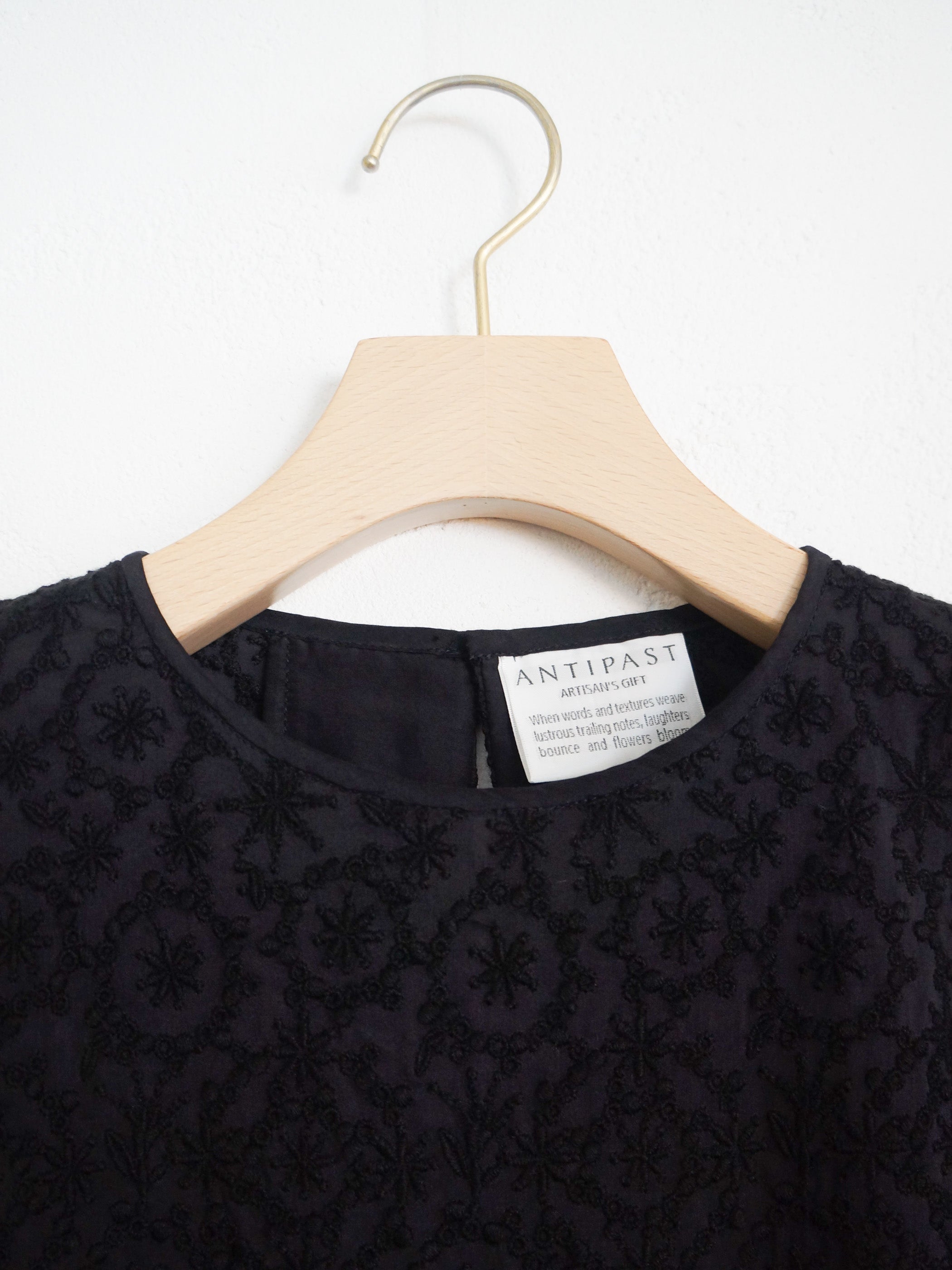 CIRCLE EMBROIDERY DRESS BLACK