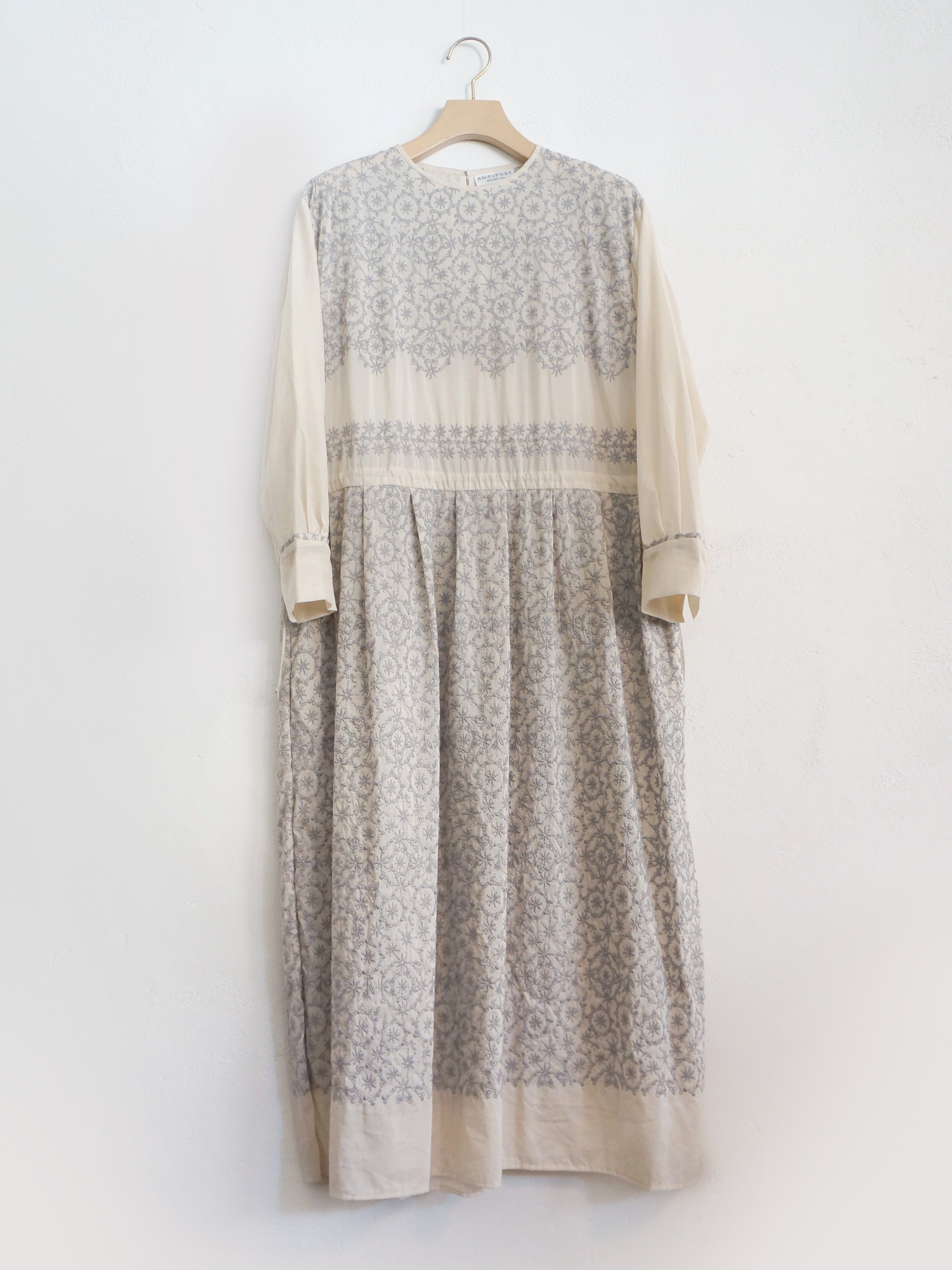 CIRCLE EMBROIDERY DRESS IVORY