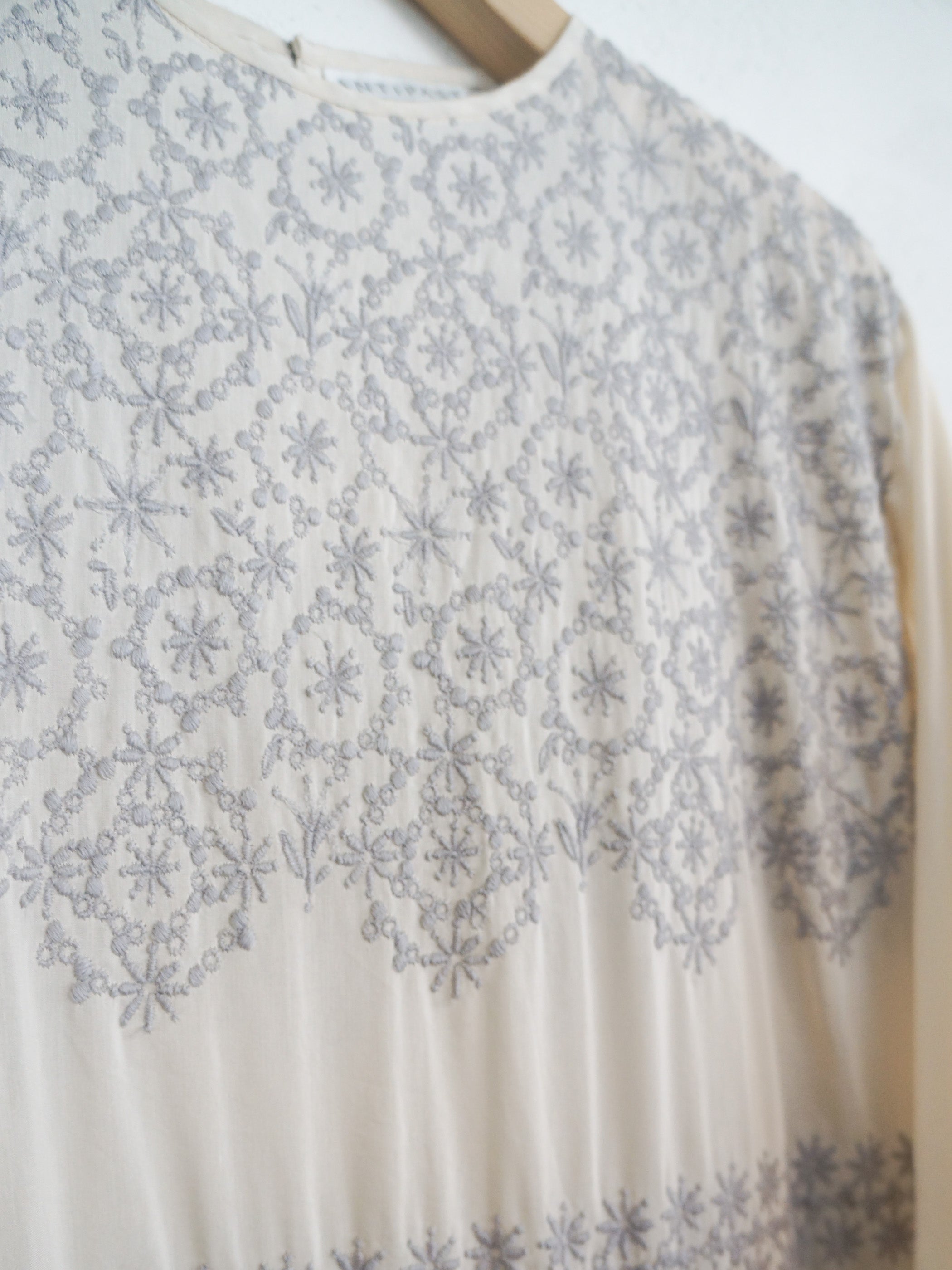 CIRCLE EMBROIDERY DRESS IVORY