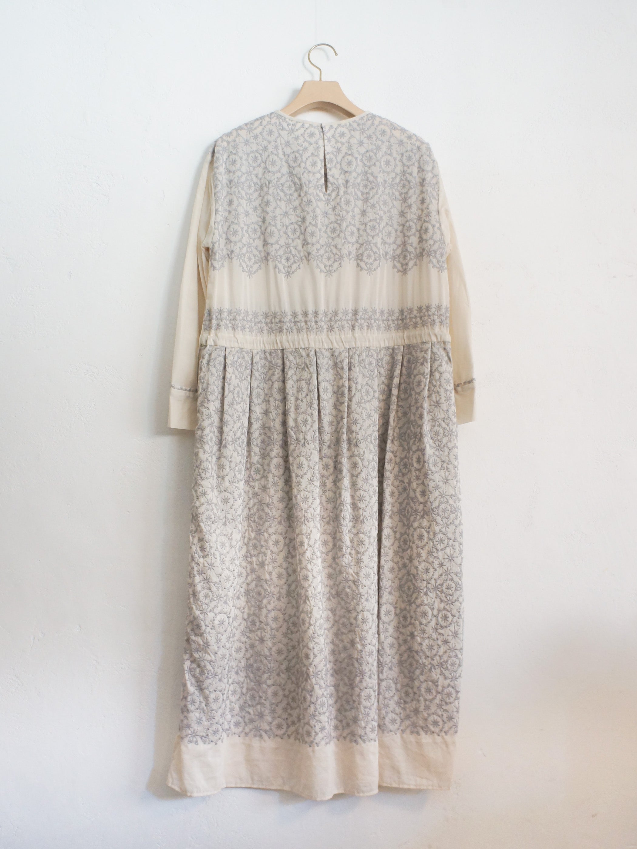 CIRCLE EMBROIDERY DRESS IVORY