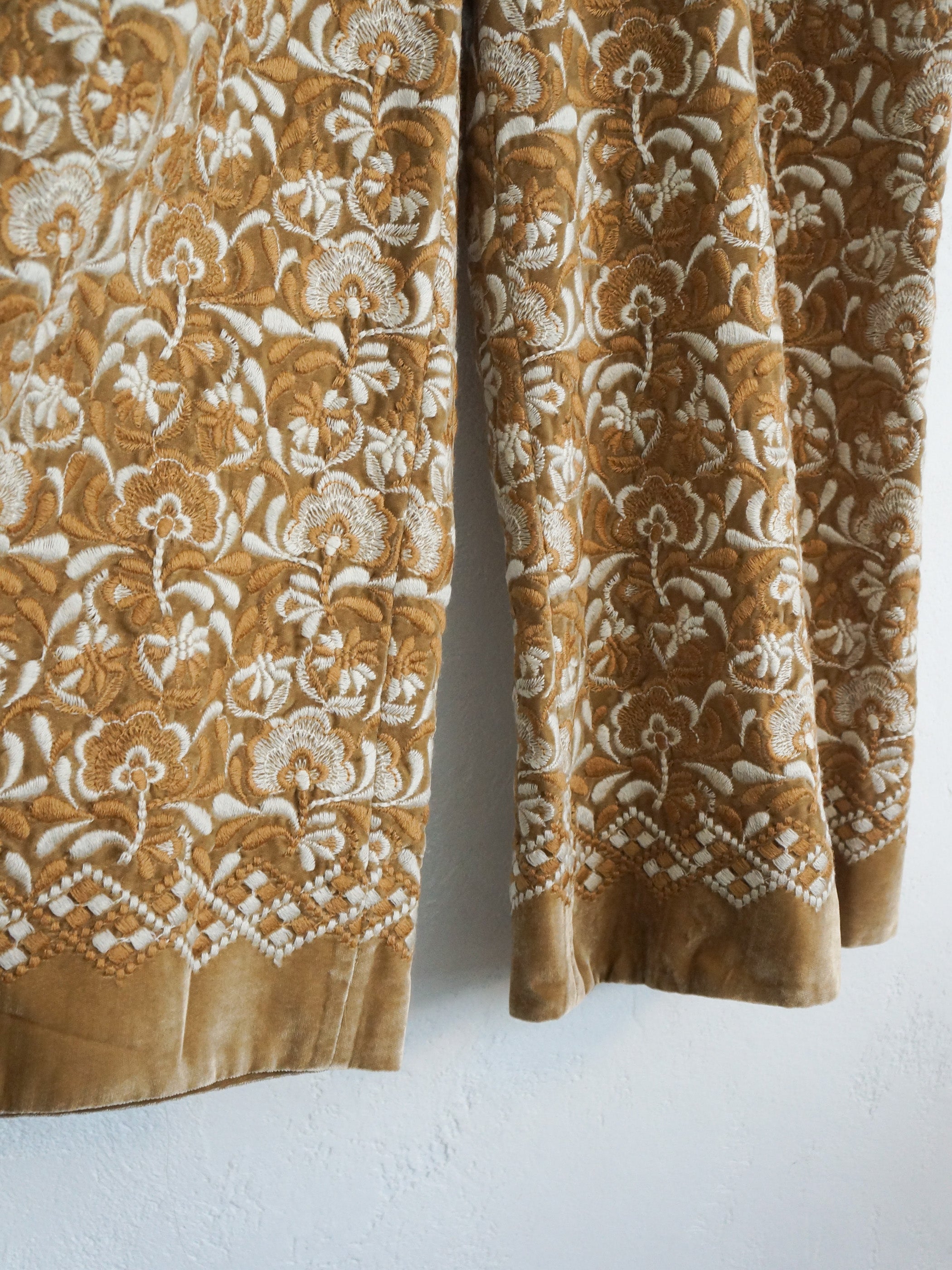 VELVET EMBROIDERY PANTS BEIGE