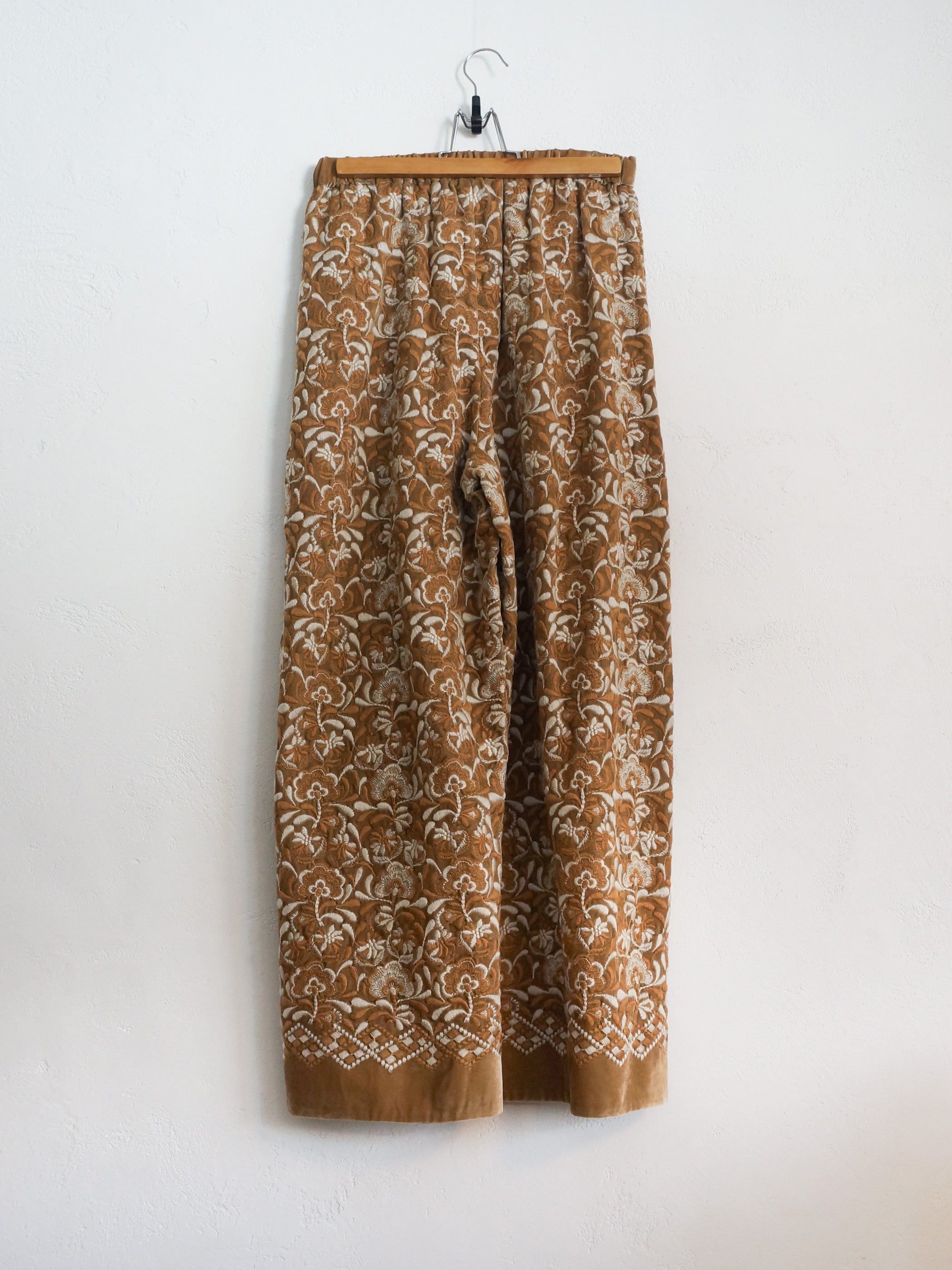 VELVET EMBROIDERY PANTS BEIGE