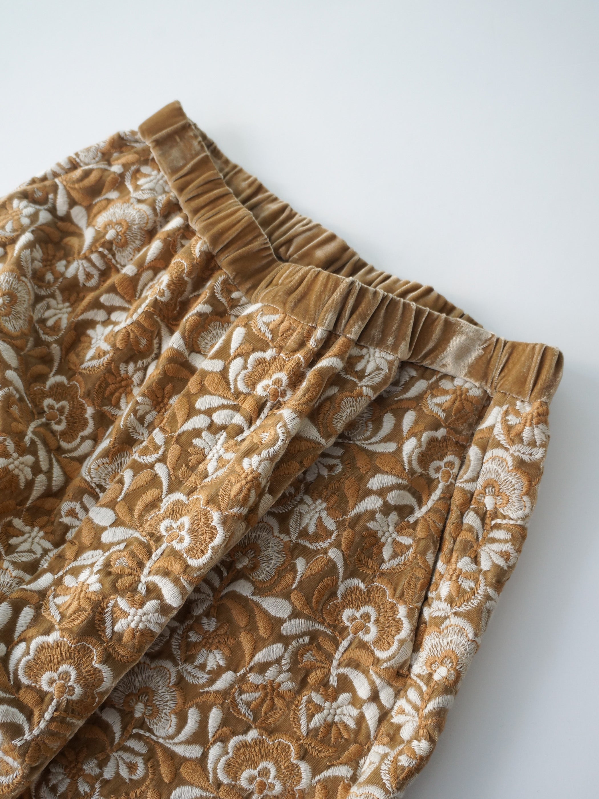 VELVET EMBROIDERY PANTS BEIGE