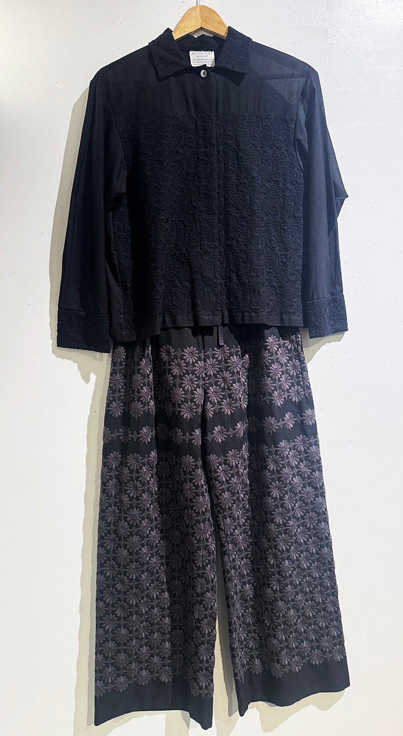 EMBROIDERY BLOUSE / BLACK*BLACK