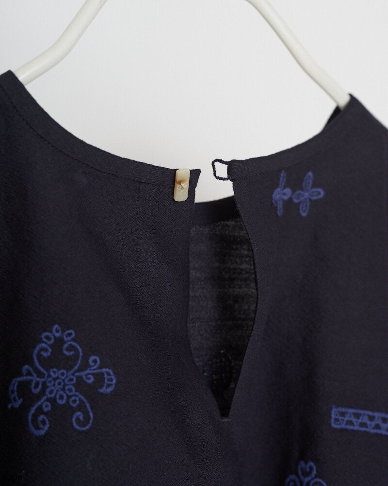 EMBROIDERY BLOUSE