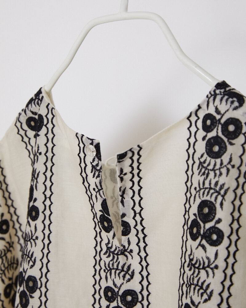 【NEW】ET256 / COTTON LAWN TOPS WITH EMBROIDERY / IVORY