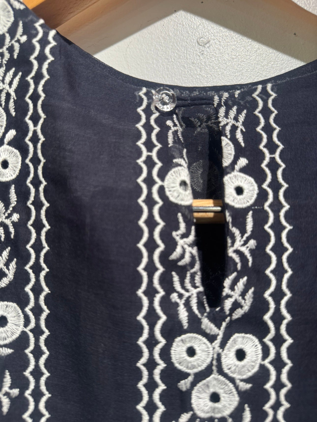 【NEW】ET256 / COTTON LAWN TOPS WITH EMBROIDERY / NAVY