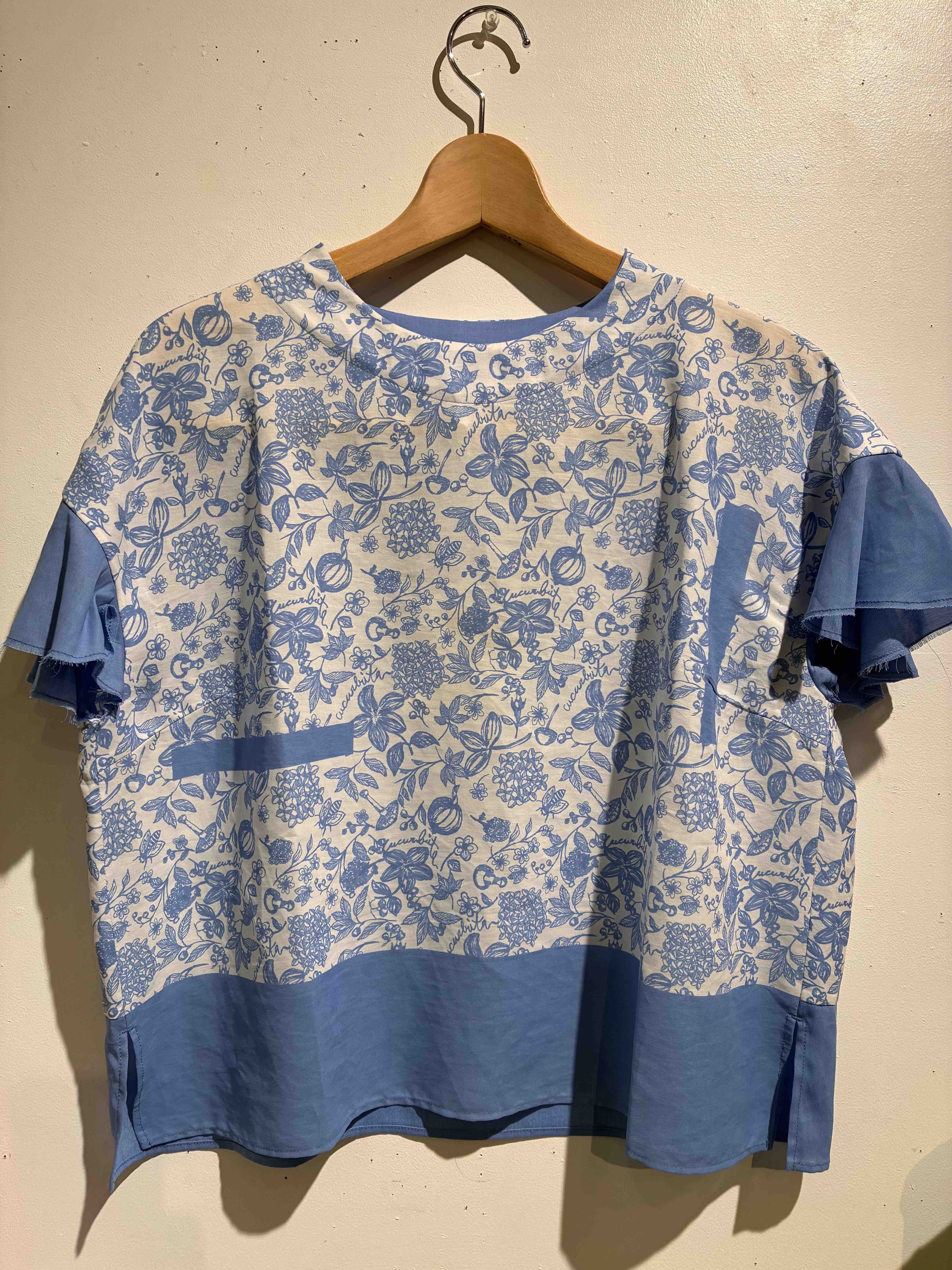 Printed Tops  /  LIGHT BLUE