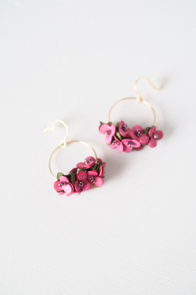 革花ブーケのフープピアス/イヤリング