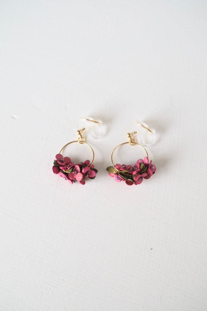 革花ブーケのフープピアス/イヤリング