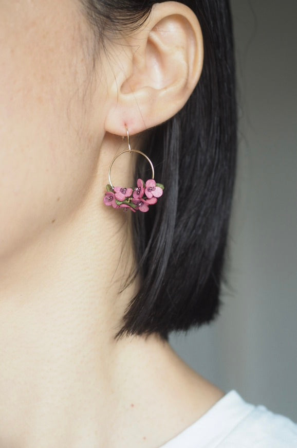 革花ブーケのフープピアス/イヤリング